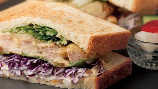 大葉と山椒香る白味噌グリルチキンのサンド