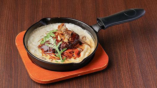 黒毛和牛ハンバーグと3種キノコのクリームソーススパゲッティ