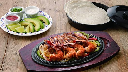 チキン&シュリンプ ファヒータ(サラダバー2名様分付)